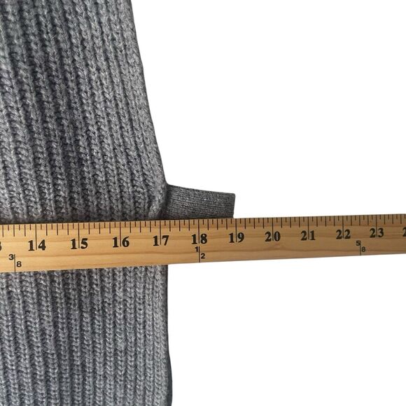 J.O.A. Los Angeles Large Gray Turtleneck Sleeveless Cable Knit Poncho Sweater - Picture 8 of 9